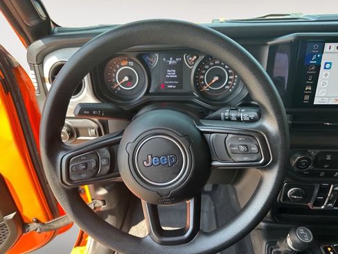 Used 2025 Jeep Wrangler Unlimited Sport AWD/4WD image 12