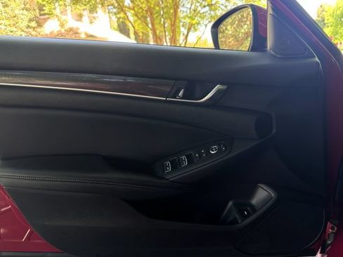 Used 2018 Honda Accord Sport image 18