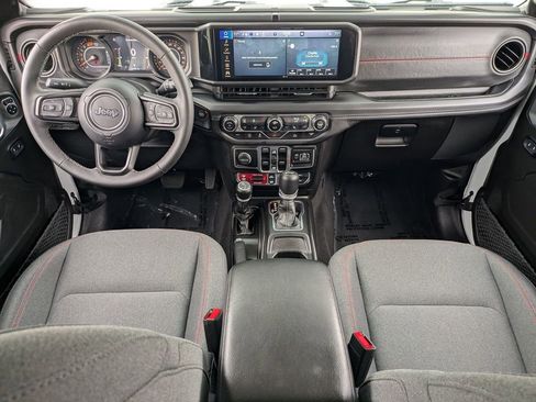 Used 2025 Jeep Wrangler Unlimited Rubicon w/ Convenience Group AWD/4WD image 25