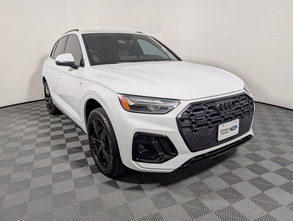 Used 2024 Audi Q5 2.0T Premium Plus w/ Premium Plus Package AWD/4WD image 1