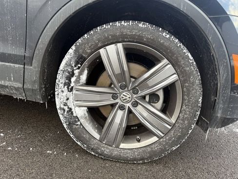 Used 2021 Volkswagen Tiguan SEL image 4