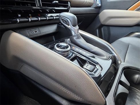 Used 2023 GMC Canyon Denali image 34