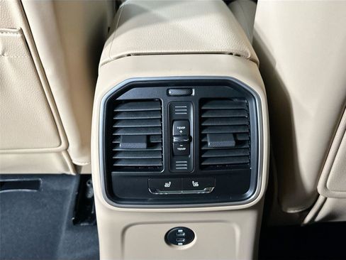 Certified 2025 Porsche Macan Turbo AWD/4WD image 37