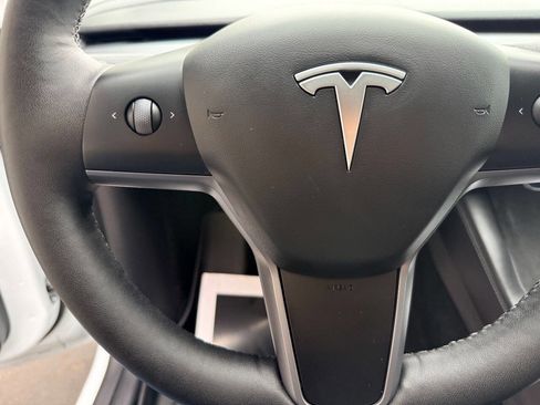 Used 2022 Tesla Model Y Long Range image 20