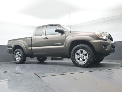 Used 2013 Toyota Tacoma 4x4 Access Cab V6 w/ TRD Off-Road Pkg image 25
