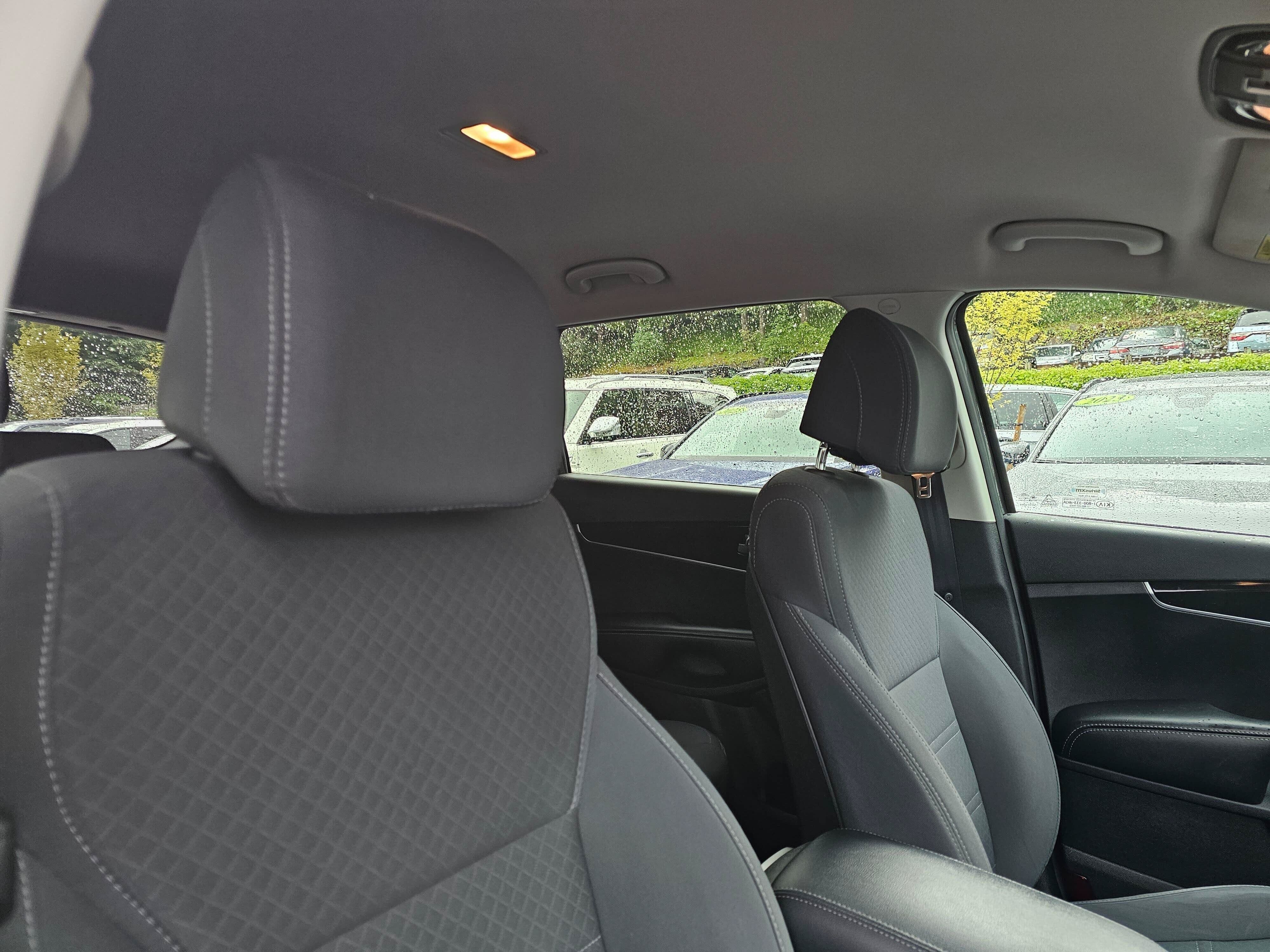 Used 2017 Kia Sorento FWD image 11