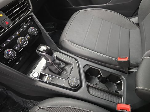 Certified 2024 Volkswagen Taos SE image 24