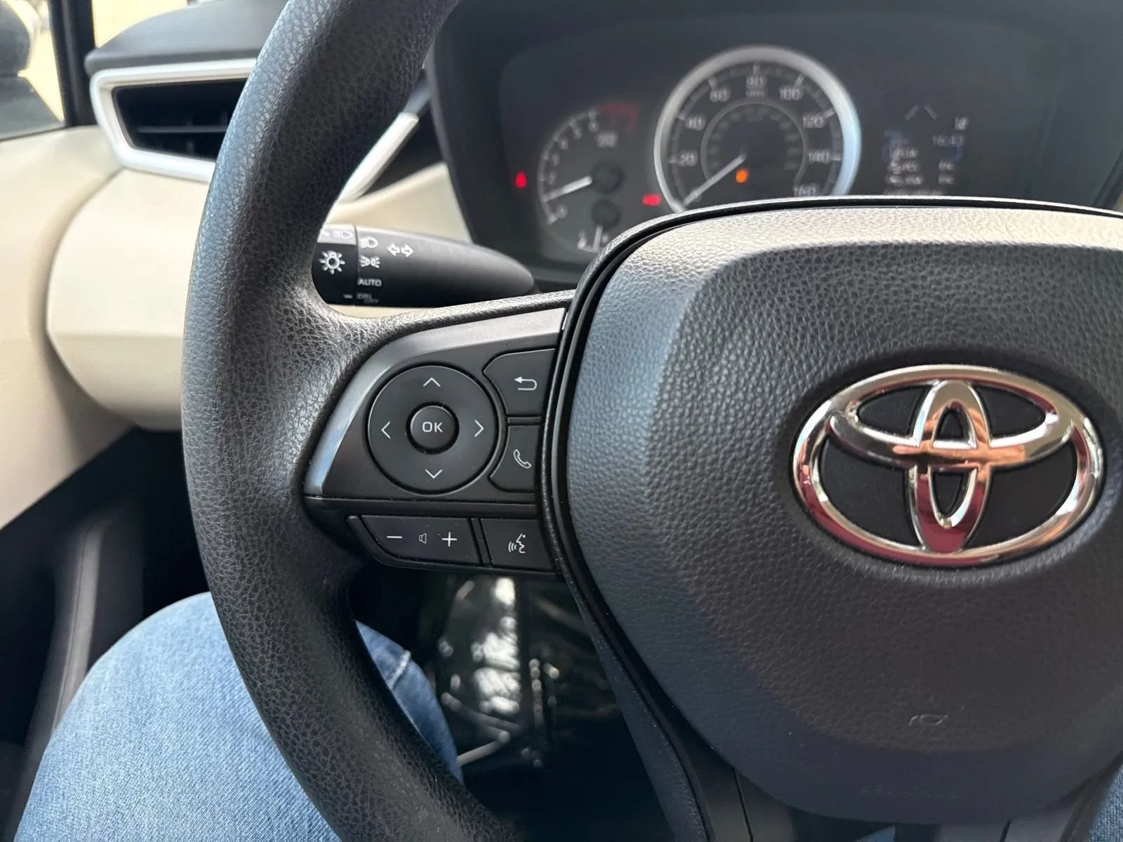 Used 2021 Toyota Corolla LE FWD image 18
