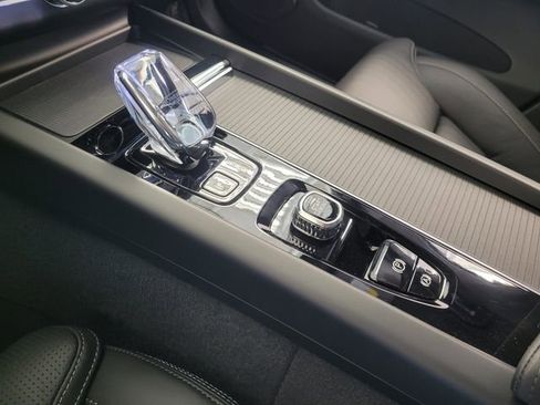 New 2026 Volvo XC60 B5 Ultra w/ Protection Package Premier image 17