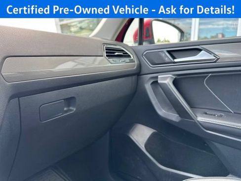 Certified 2023 Volkswagen Tiguan SE w/ Panoramic Sunroof Package AWD/4WD image 17