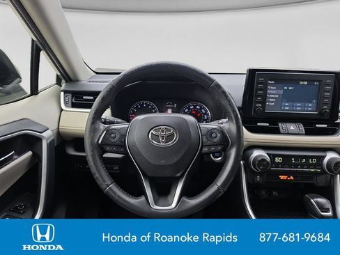 Used 2019 Toyota RAV4 XLE Premium FWD image 13