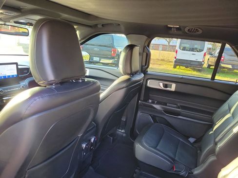 Used 2020 Ford Explorer Limited w/ Class III Trailer Tow Package image 30