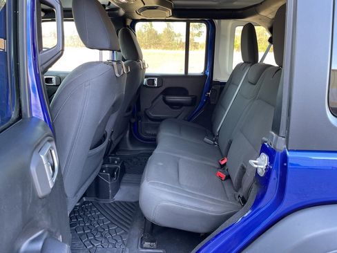 Used 2018 Jeep Wrangler Unlimited Sport S image 26