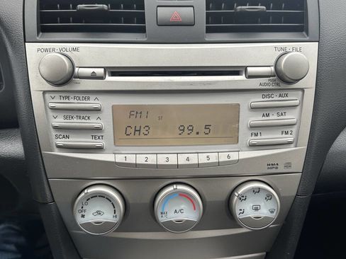 Used 2011 Toyota Camry SE image 18