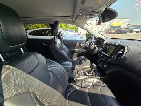 Used 2019 Jeep Cherokee Limited w/ Luxury Group AWD/4WD image 9