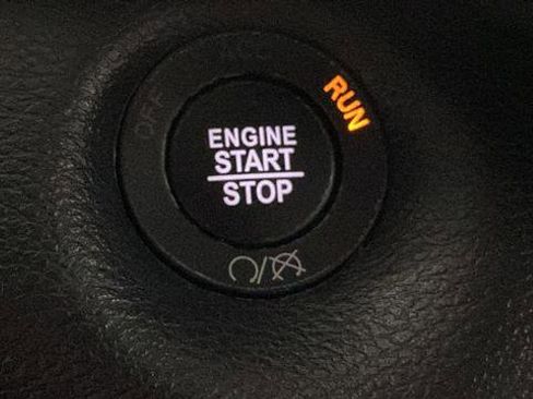 Used 2020 Jeep Cherokee Latitude Plus AWD/4WD image 23