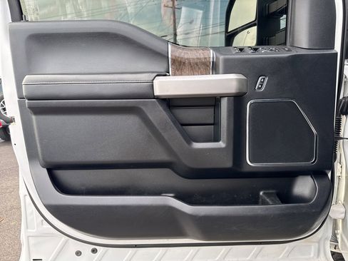 Used 2017 Ford F350 Lariat w/ Chrome Package image 32