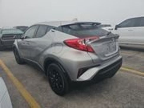 Used 2019 Toyota C-HR LE image 4