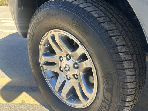 Used 2005 Toyota Sequoia SR5 image 19