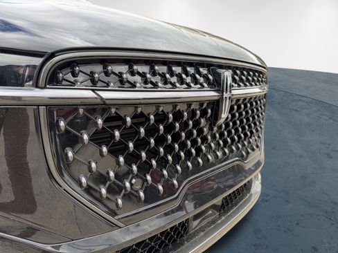 New 2026 Lincoln Nautilus Reserve w/ Jet Appearance Package AWD/4WD image 9