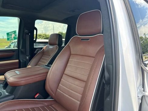 Used 2024 GMC Sierra 2500 Denali Ultimate AWD/4WD image 7
