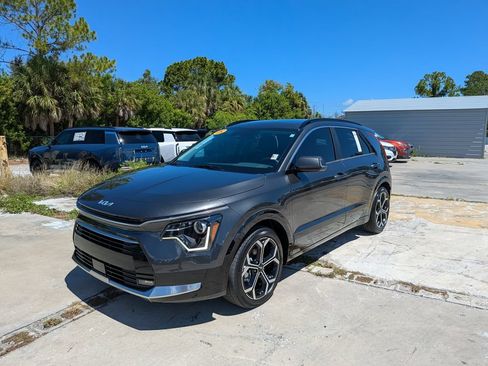 Certified 2025 Kia Niro EX Touring FWD image 3