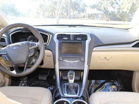 Used 2013 Ford Fusion SE image 8