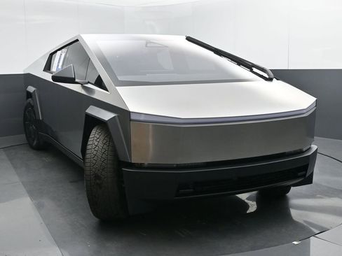 Used 2025 Tesla Cybertruck AWD Crew Cab image 8