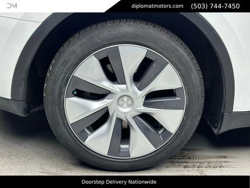 Used 2023 Tesla Model Y Long Range image 37