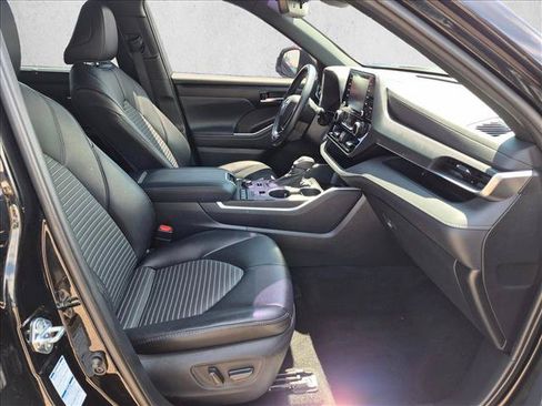Used 2021 Toyota Highlander XSE AWD/4WD image 21