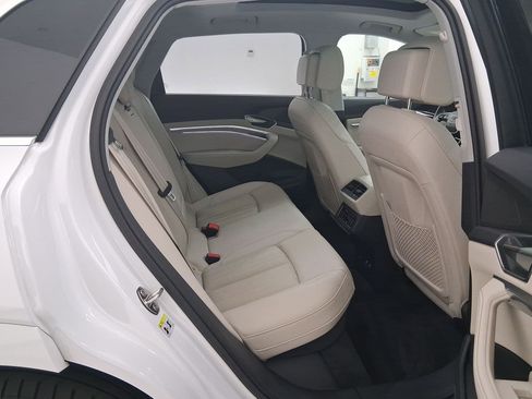 Used 2024 Audi Q8 e-tron Premium Plus w/ Premium Plus Package image 33