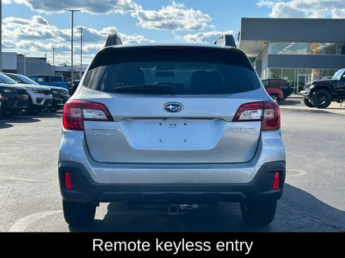 Used 2018 Subaru Outback 2.5i AWD/4WD image 6