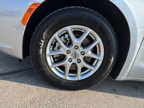 Certified 2023 Chrysler Pacifica Touring-L image 38