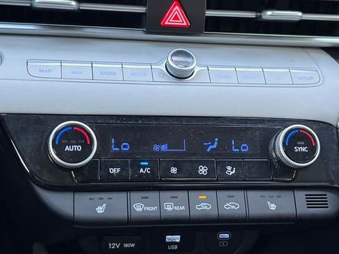 Used 2025 Hyundai Elantra Limited FWD image 25