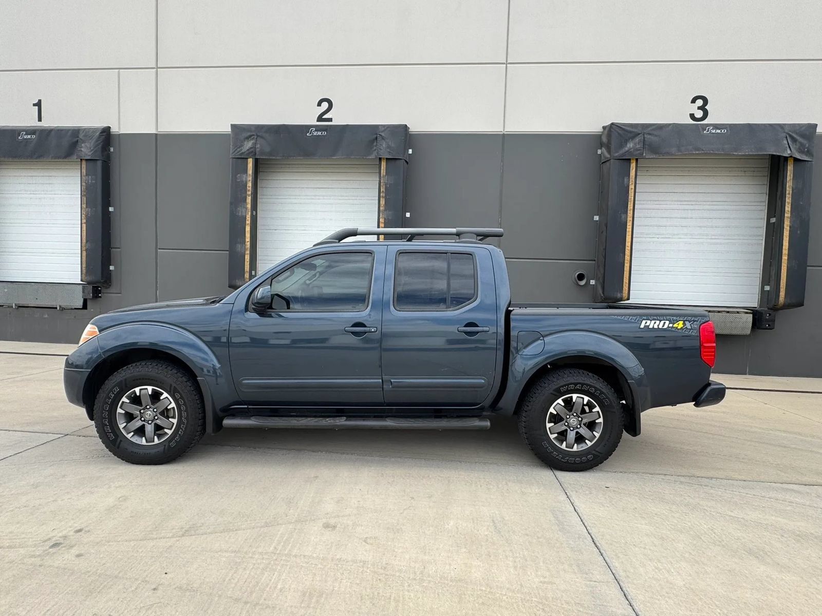 Used 2016 Nissan Frontier PRO-4X w/ Pro-4x Luxury Package AWD/4WD image 2