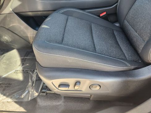 Used 2025 Chevrolet Traverse LT image 25