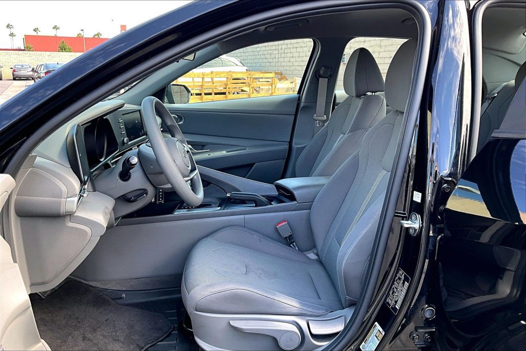 Certified 2023 Hyundai Elantra SE FWD image 14