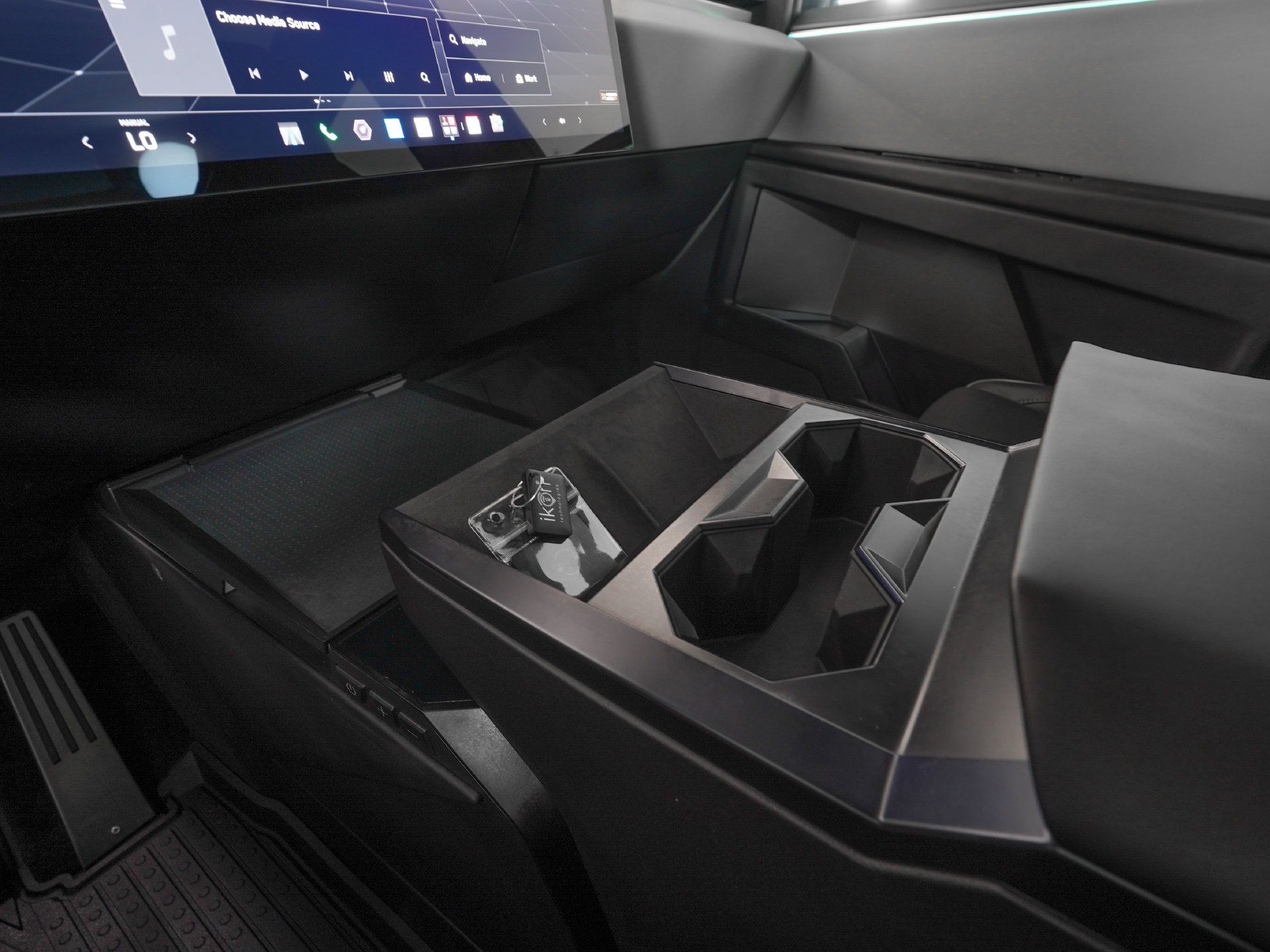 Used 2025 Tesla Cybertruck AWD Crew Cab image 20