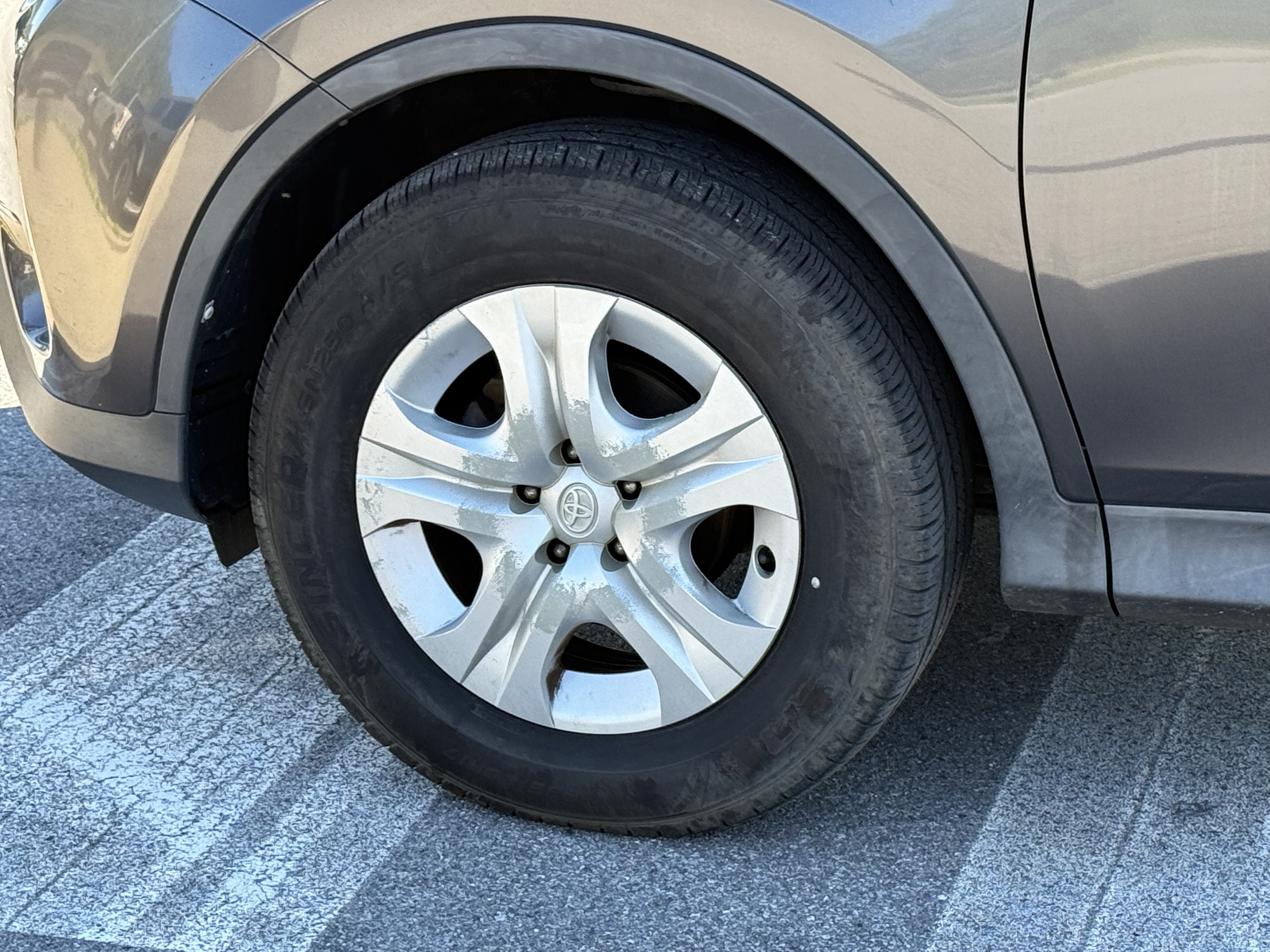 Used 2015 Toyota RAV4 LE AWD/4WD image 9