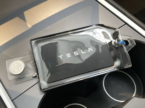 Used 2023 Tesla Model Y Long Range AWD/4WD image 39