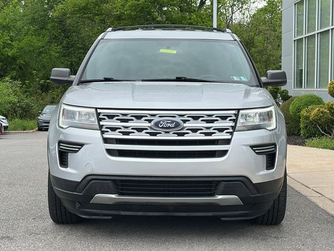Used 2018 Ford Explorer XLT AWD/4WD image 3