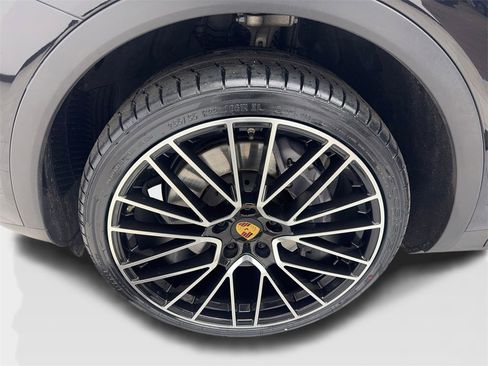 Used 2021 Porsche Cayenne Coupe image 84