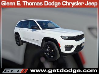 Used 2023 Jeep Grand Cherokee Limited w/ Black Appearance Package video 1