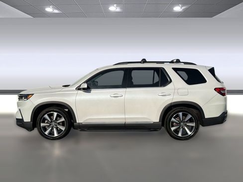 Used 2025 Honda Pilot Touring image 2