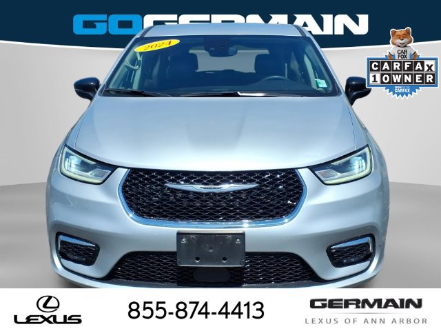 Used 2024 Chrysler Pacifica Touring-L FWD image 3
