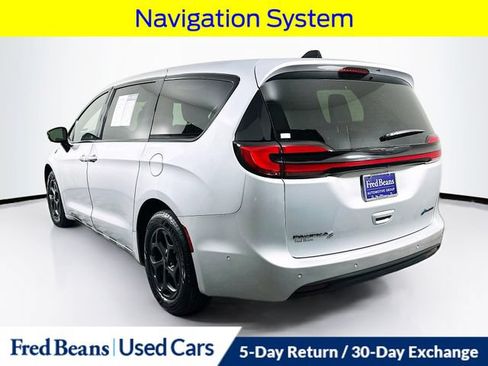 Used 2023 Chrysler Pacifica Limited w/ S Appearance Package FWD image 7