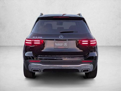 Certified 2025 Mercedes-Benz GLB 250 image 7