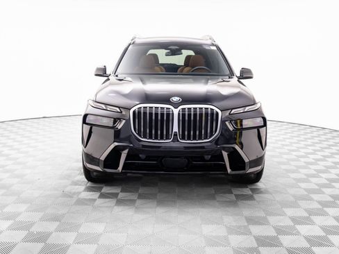 Used 2025 BMW X7 xDrive40i w/ M Sport Package image 9