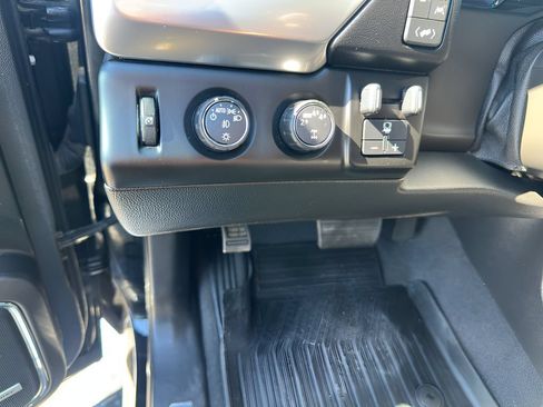 Used 2019 Chevrolet Tahoe LT w/ LT Signature Package AWD/4WD image 16