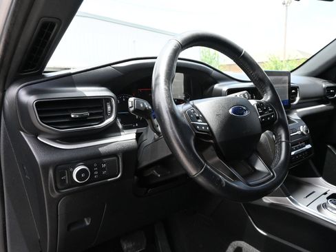 Used 2020 Ford Explorer XLT w/ Equipment Group 202A RWD image 15
